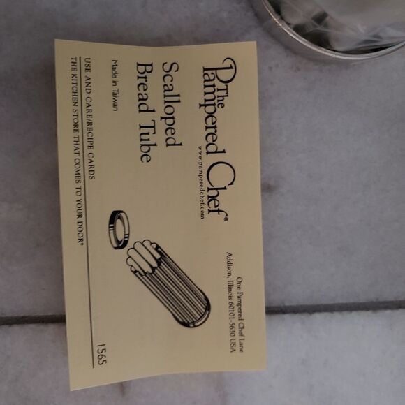 Pampered Chef Scalloped Bread Metal Tub with 2 lids #1565 - Picture 3 of 5